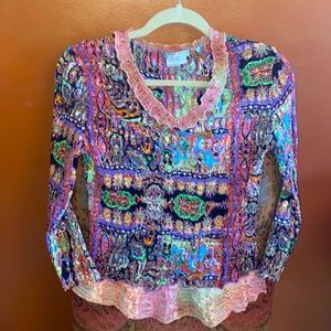 Super cute lightly sequined top.